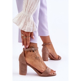 Wildleder-High-Heels-Sandalen Dunkelbeige Madame 1
