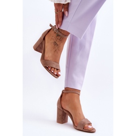 Wildleder-High-Heels-Sandalen Dunkelbeige Madame 2