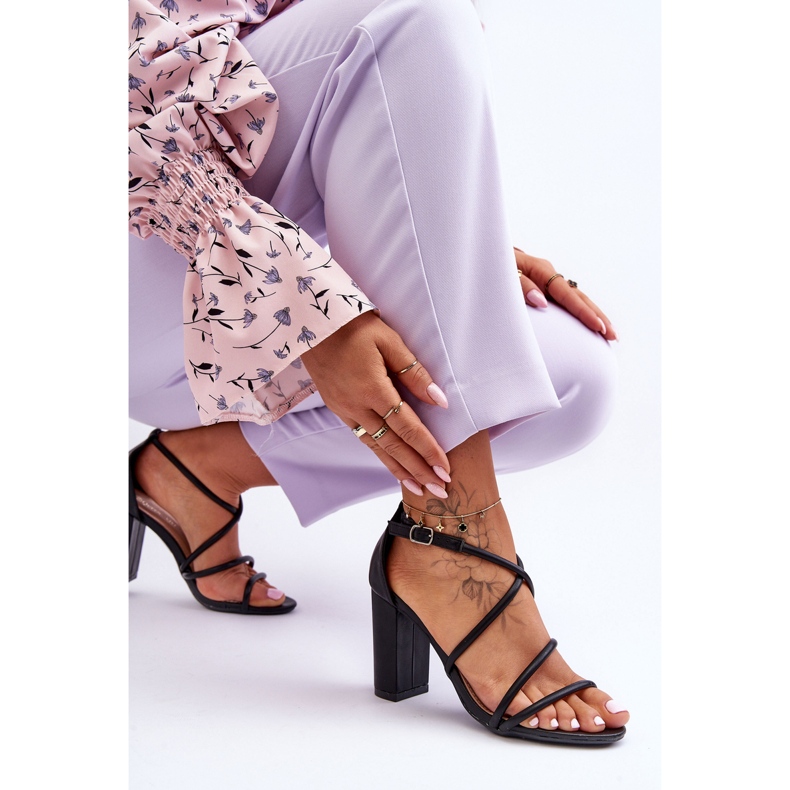 Ledersandalen mit Absatz und Streifen in Schwarz von La Meria 2