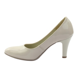 ZUZA 128 lackierte Pumps beige 2