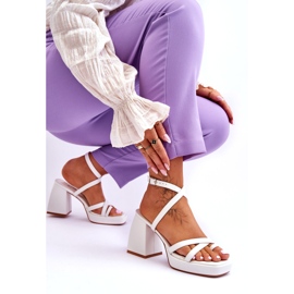 Modische weiße Secret Rose High Heels und Plateausandalen 4