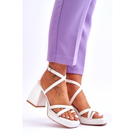 Modische weiße Secret Rose High Heels und Plateausandalen 6