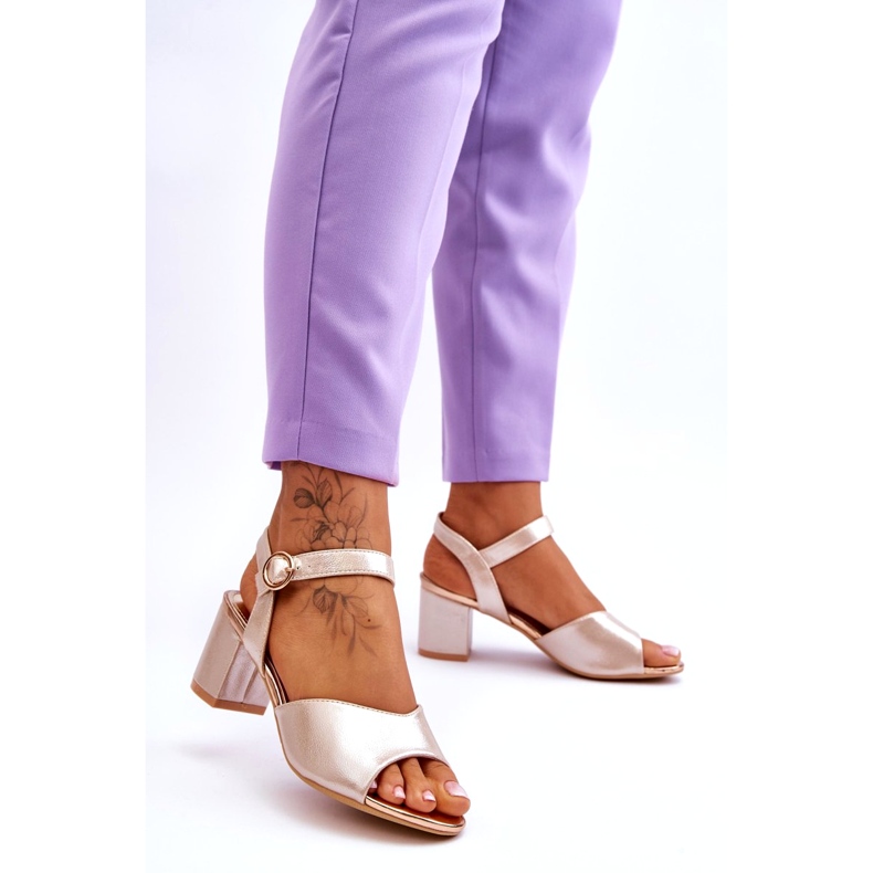 Vinceza Frauen um Öko-Leder-Sandalen für Frauen auf dem goldenen Metallic-Pfosten 2