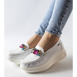 Weiße Slipper mit Kristallen von Gisella 1