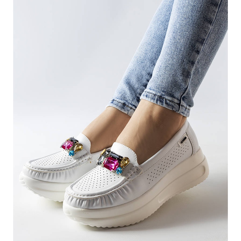 Weiße Slipper mit Kristallen von Gisella 1