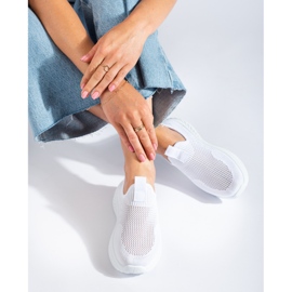 Klassische weiße Sportschuhe von Shelovet 1