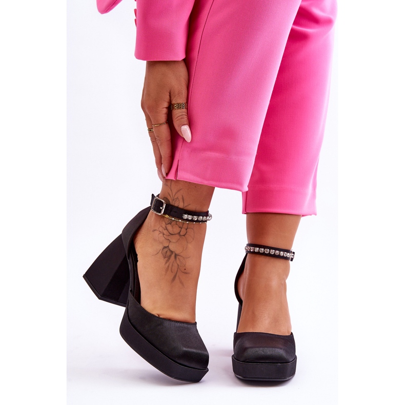 Modische Pumps auf massiven Absätzen mit Zirkonen von Black Adel schwarz 1