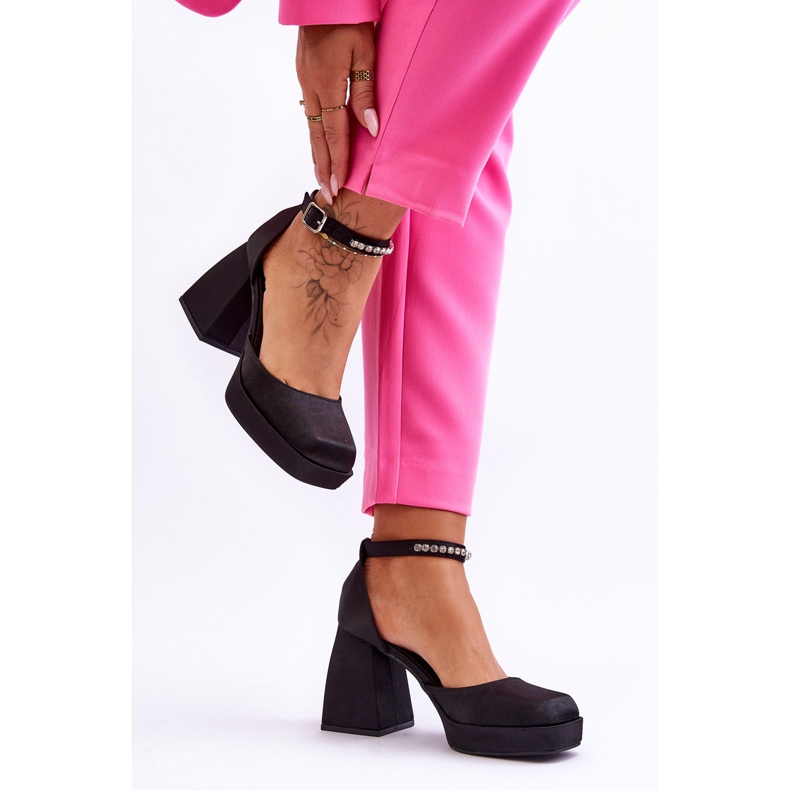 Modische Pumps auf massiven Absätzen mit Zirkonen von Black Adel schwarz 2