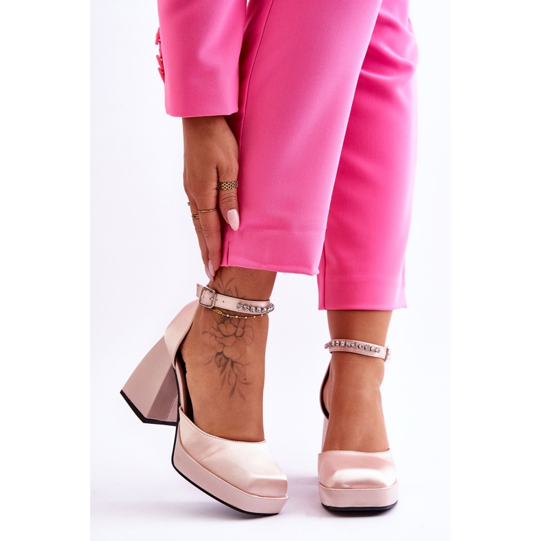 Modische Pumps auf massiven Absätzen mit Zirkonen Beige Adel 2