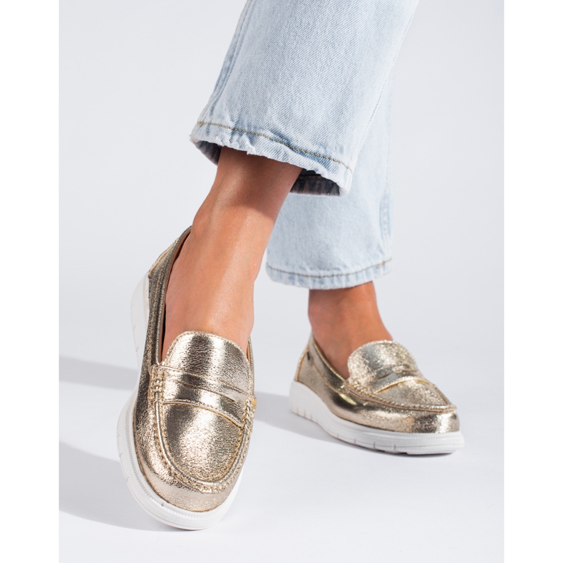 Goldene Mokassins auf einem dicken Shelovet-Plateau 1