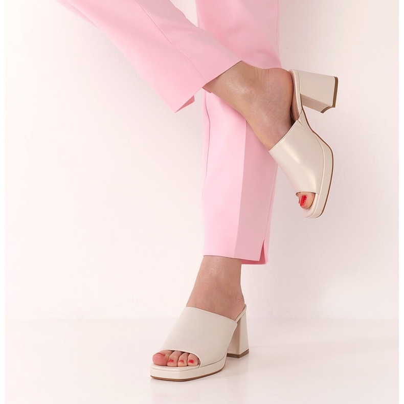 Damen-Perlensandalen am Pfosten mit Gummiband Sergio Leone KL322 beige 2