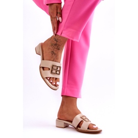 Elegante beige Flip-Flops für Damen mit goldener Verzierung 2