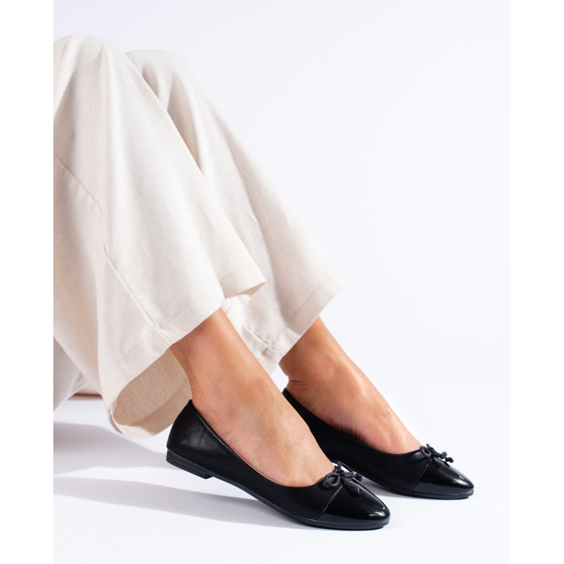 Klassische schwarze Ballerinas mit Shelovet-Schleife 1