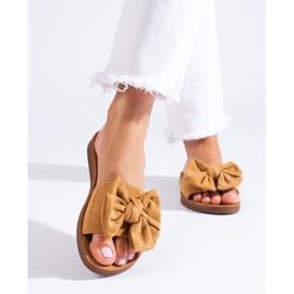 Braune Damensandalen mit Shelovet-Schleife 1