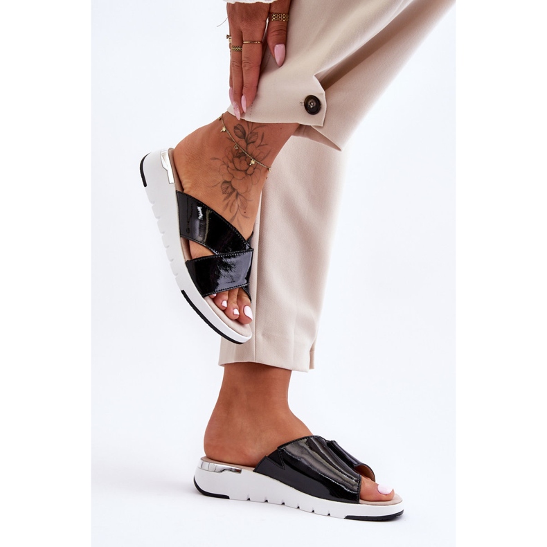 Lackierte Hausschuhe mit niedrigem Keilabsatz S.Barski AL22469 Schwarz 2