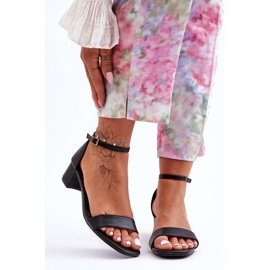 Leder-Sandalen mit Absatz, einfarbig, Schwarz. Inspiriere mich! 1