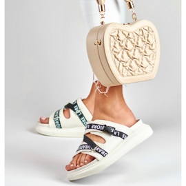 Stylische weiße Hausschuhe von La.Fi 1