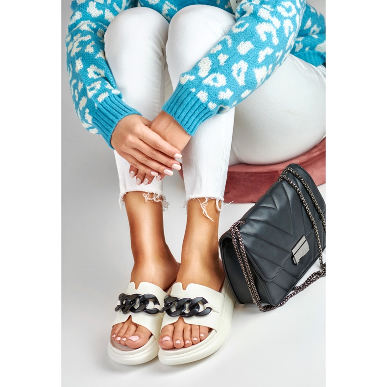 La.Fi Weiße Flip-Flops mit schwarzer Kette 2