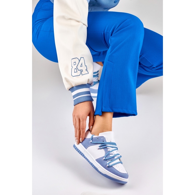 Weiße und blaue Damen-Sportschuhe 1