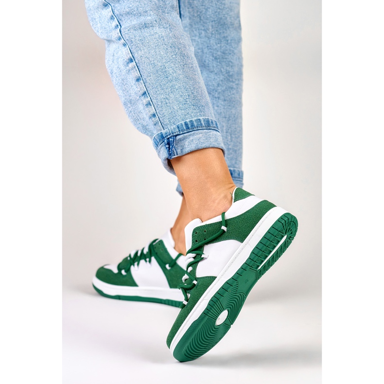 Damen-Sportschuhe mit grünen Schnürsenkeln 2