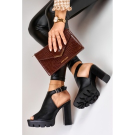 Schwarze Stiefel mit offenem Absatz 2