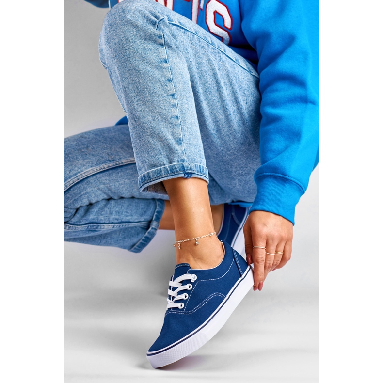 Klassische marineblaue Damen-Sneaker 1