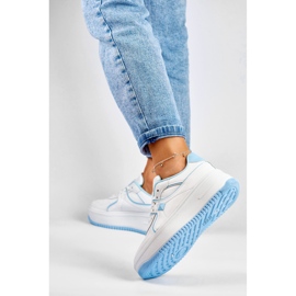 Weiße Damen-Sneaker mit blauen Accessoires 2
