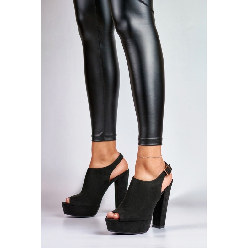 Schwarze High-Heel-Sandalen mit offener Spitze und Ferse 1