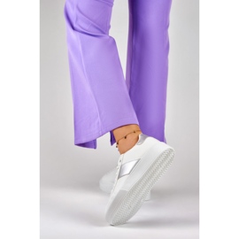 Weiße Damen-Sneaker auf der Plattform mit silbernem Zusatz 1