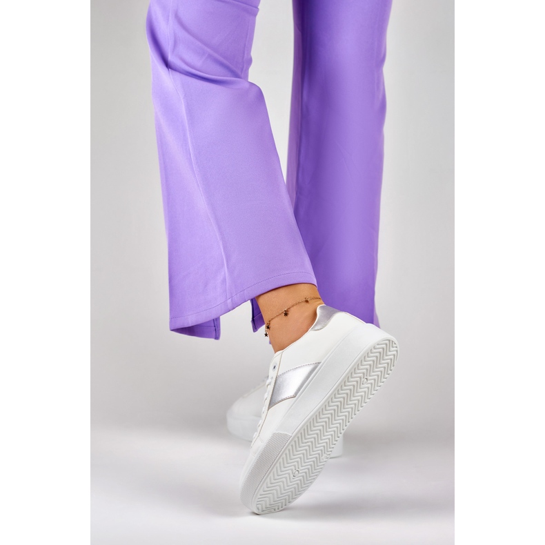 Weiße Damen-Sneaker auf der Plattform mit silbernem Zusatz 1