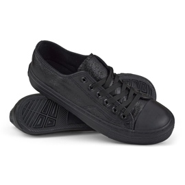 Glänzende schwarze Sneakers mit schwarzer Sohle 1