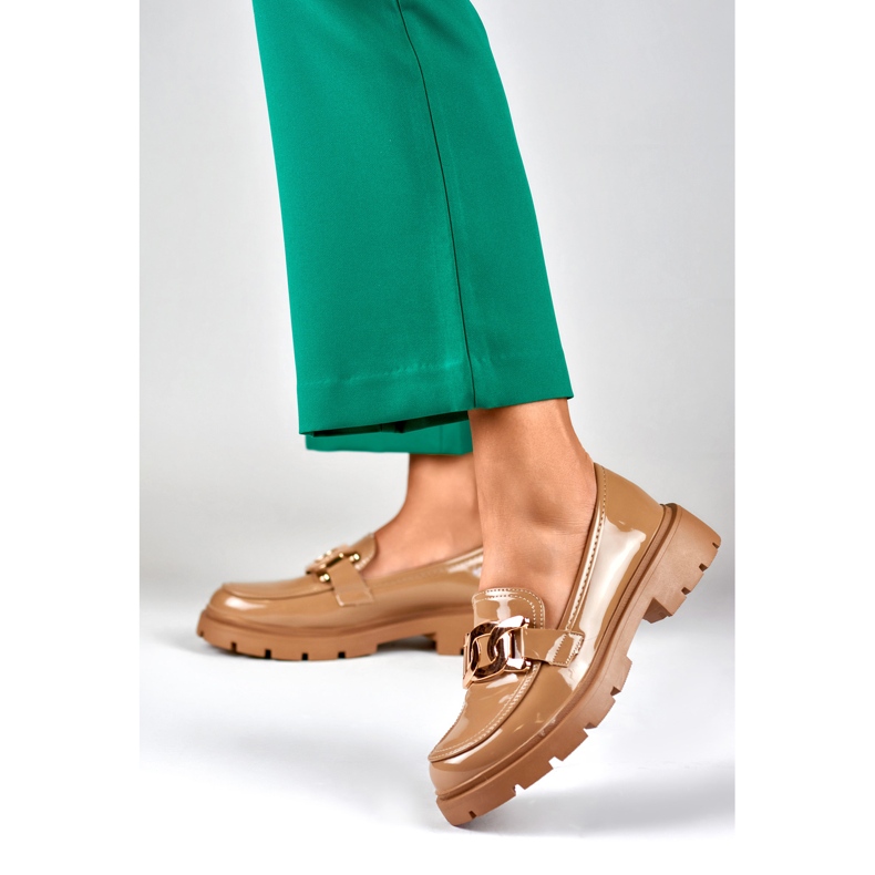 Karamellfarbene Schuhe mit Goldverzierung beige 2