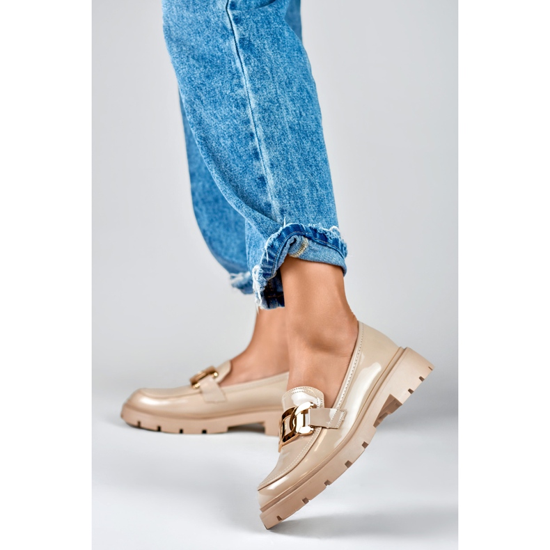 Beige Brogues mit Goldverzierung 2