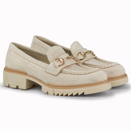 Durchbrochene beige Schuhe mit zarter Verzierung 2