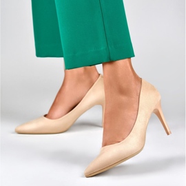 Beige klassische High Heels aus Wildleder 6