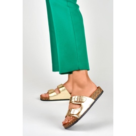 Goldene Flip-Flops mit Korksohle 2