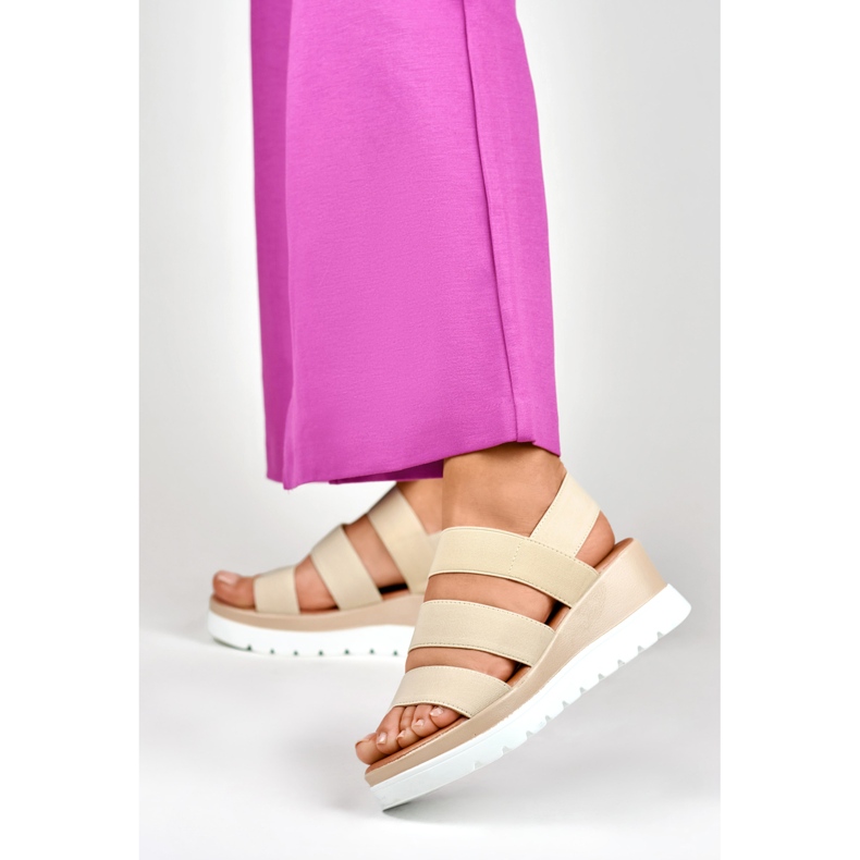 Beige elastische niedrige Plateausandalen 2