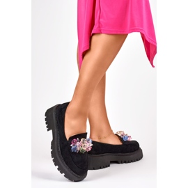 Schwarze Slipper mit Perlen 1