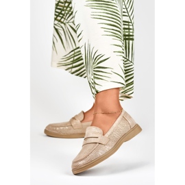 Durchbrochene Damenschuhe mit goldenem Glanz beige 2