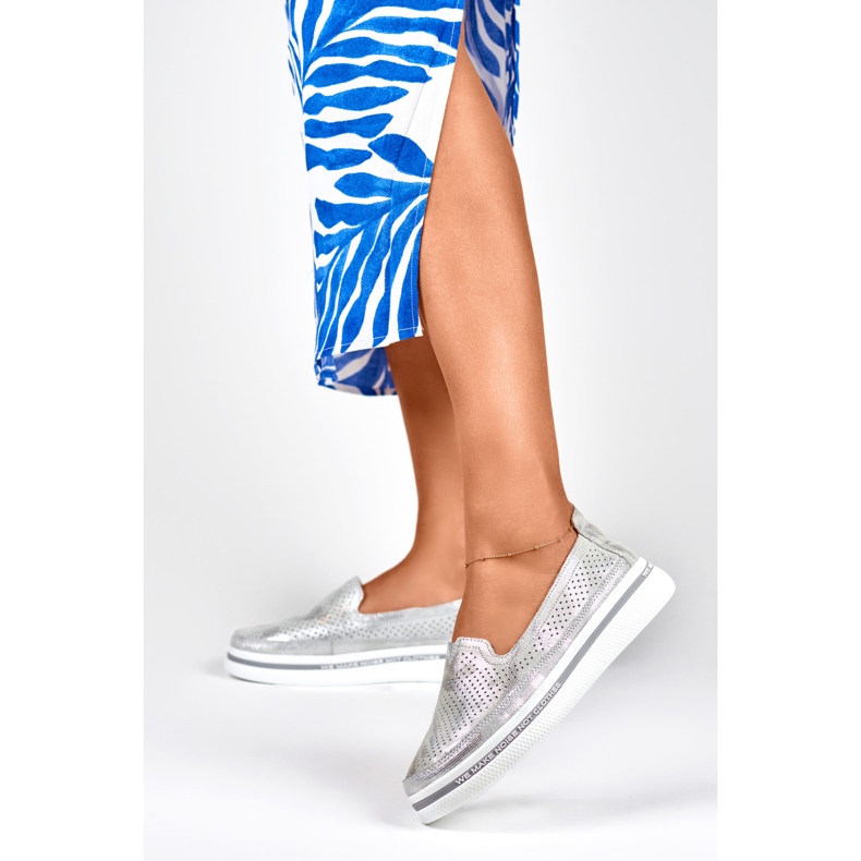 Damen-Schuhe aus durchbrochenem Leder silber- 2