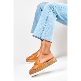 Orangefarbene Damenhausschuhe mit niedrigem Keilabsatz 2