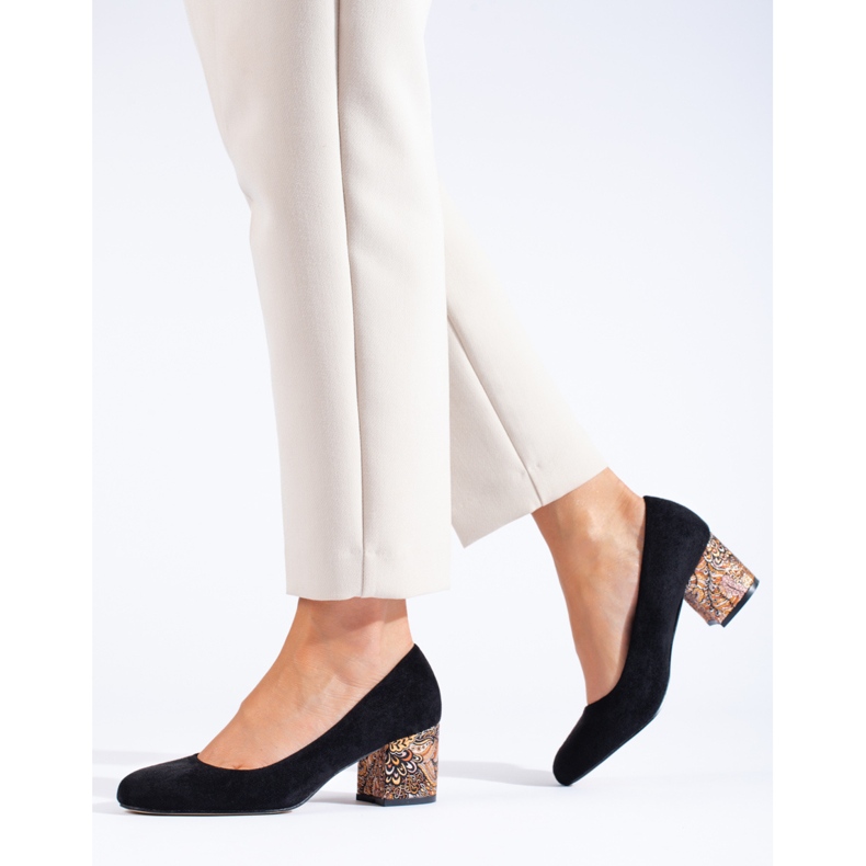 SHELOVET Schwarze Wildleder-Pumps mit niedrigem Absatz von Sheovet 1