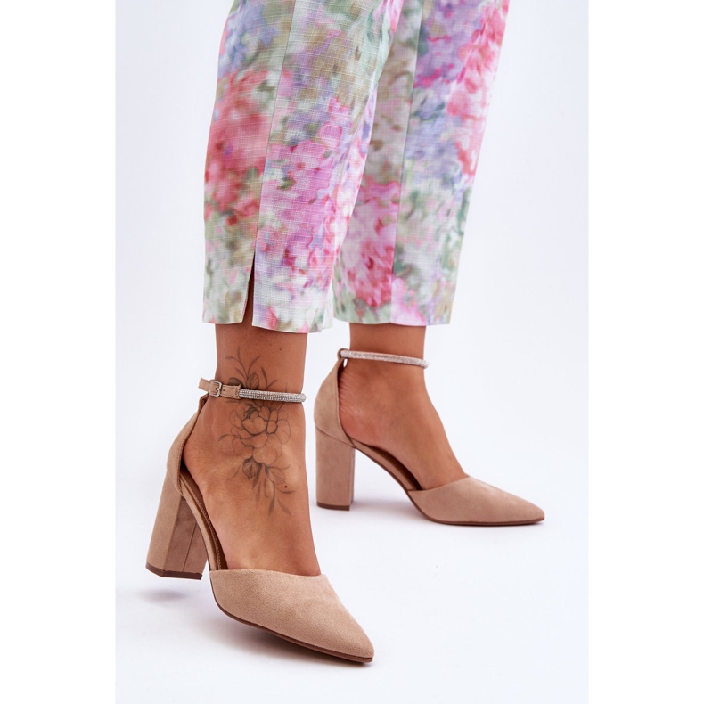 Dunkelbeige Diamant-Wildlederpumps mit Zirkonia 1