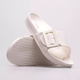 Outhorn-Hausschuhe W OTHSS23FFLIF055-11S beige 1