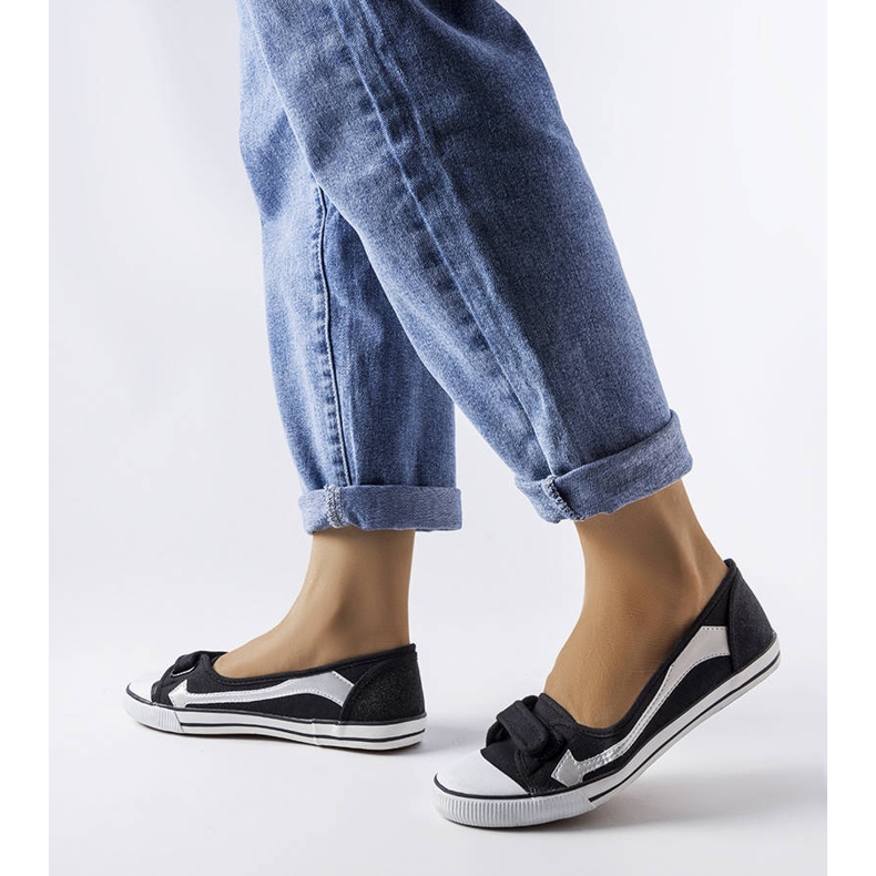 Schwarze Textil-Sneaker von Winifred 1