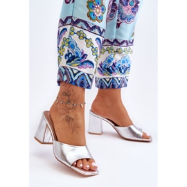 Klassische Damen-Hausschuhe aus Leder in Silber von Loara silber- 1