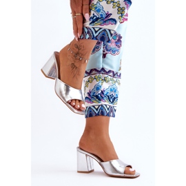 Klassische Damen-Hausschuhe aus Leder in Silber von Loara silber- 2