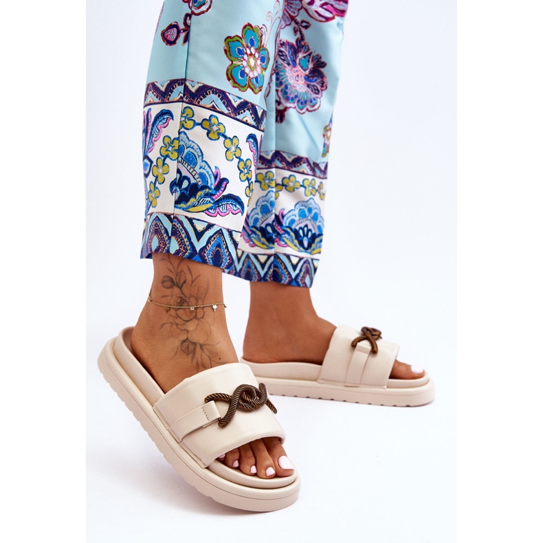 Damensandalen mit beigefarbener Rückseite 2