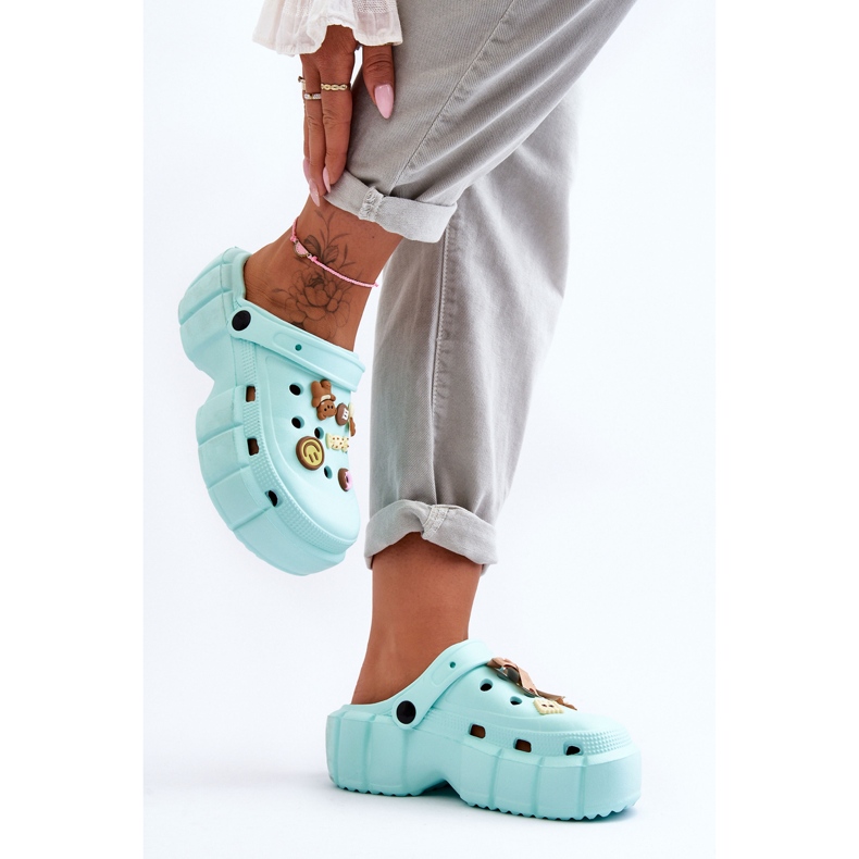 Schaumstoff-Slides für Damen von Crocs mit Verzierungen in Grün Marlett 1