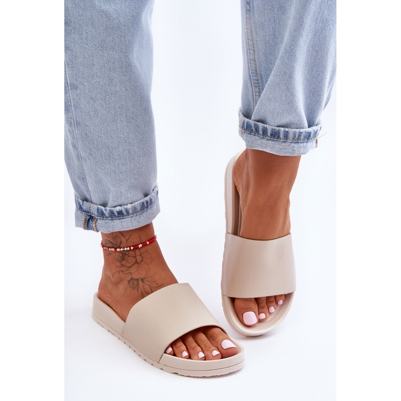 Klassische Damenhausschuhe Beige Rolien 1